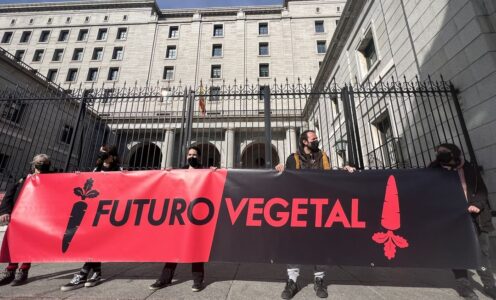 Futuro Vegetal llena de lápidas los jardines del Ministerio de Transición Ecológica.