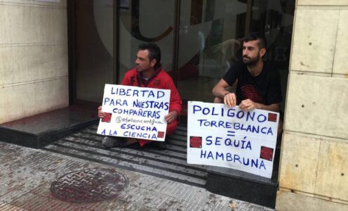 Futuro Vegetal bloquea el acceso a la Cámara de Comercio de Lleida