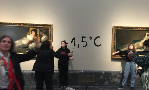 Futuro Vegetal se pega a “Las Majas” de Goya para alertar sobre la emergencia climática.