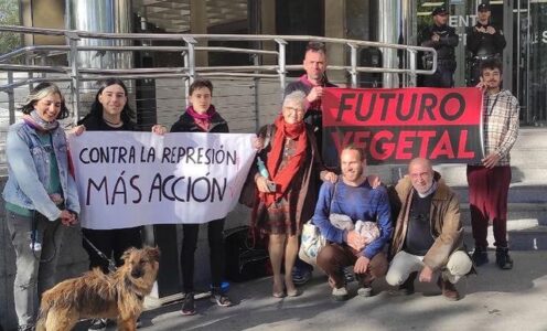 Apoyo a las compañeras de Rebelión Científica esta mañana en el juzgado.