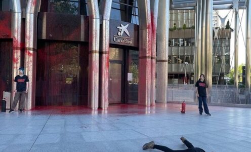 Futuro Vegetal arruina la sede de CaixaBank