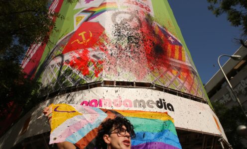 Destrozamos el cartel del odio de VOX.