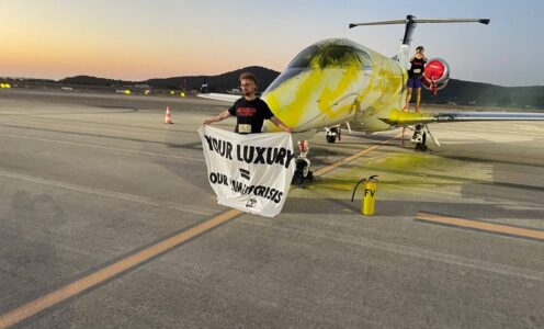 Futuro Vegetal y Extinction Rebelion Ibiza colapsamos el aeropuerto de Ibiza